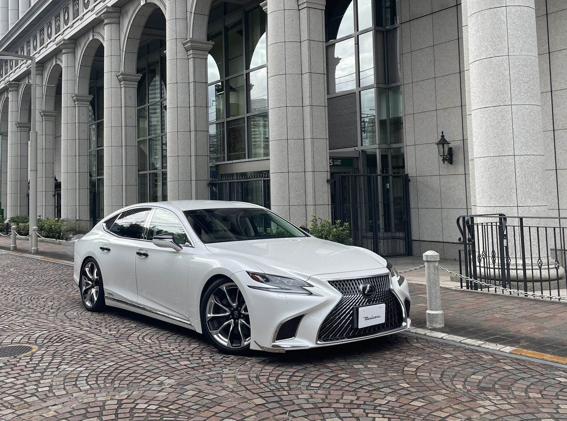 LEXUS　LS500ｈ