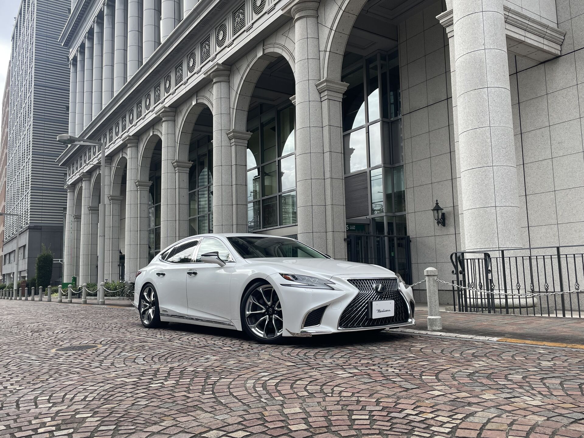 LEXUS　LS500ｈ