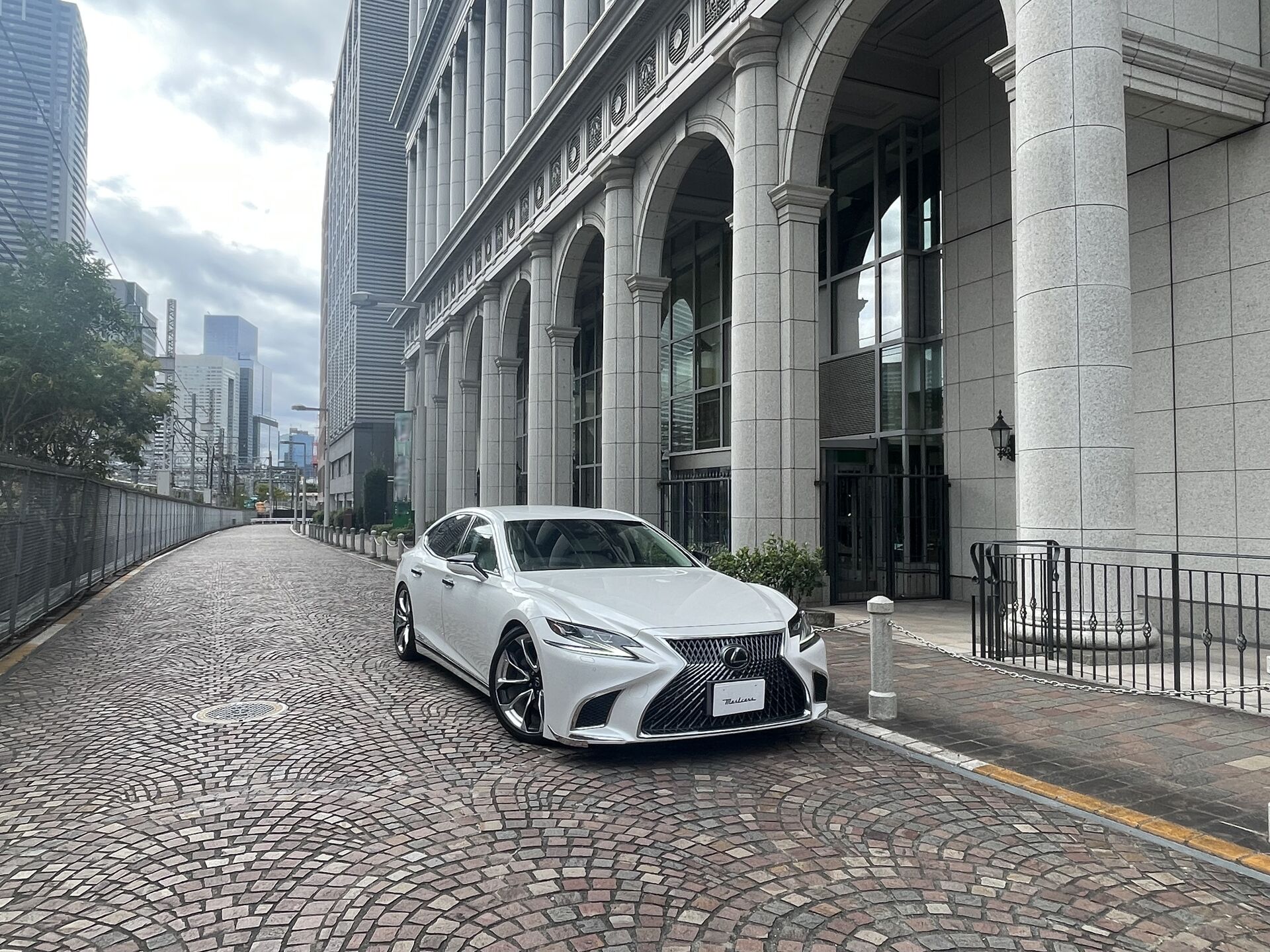 LEXUS　LS500ｈ