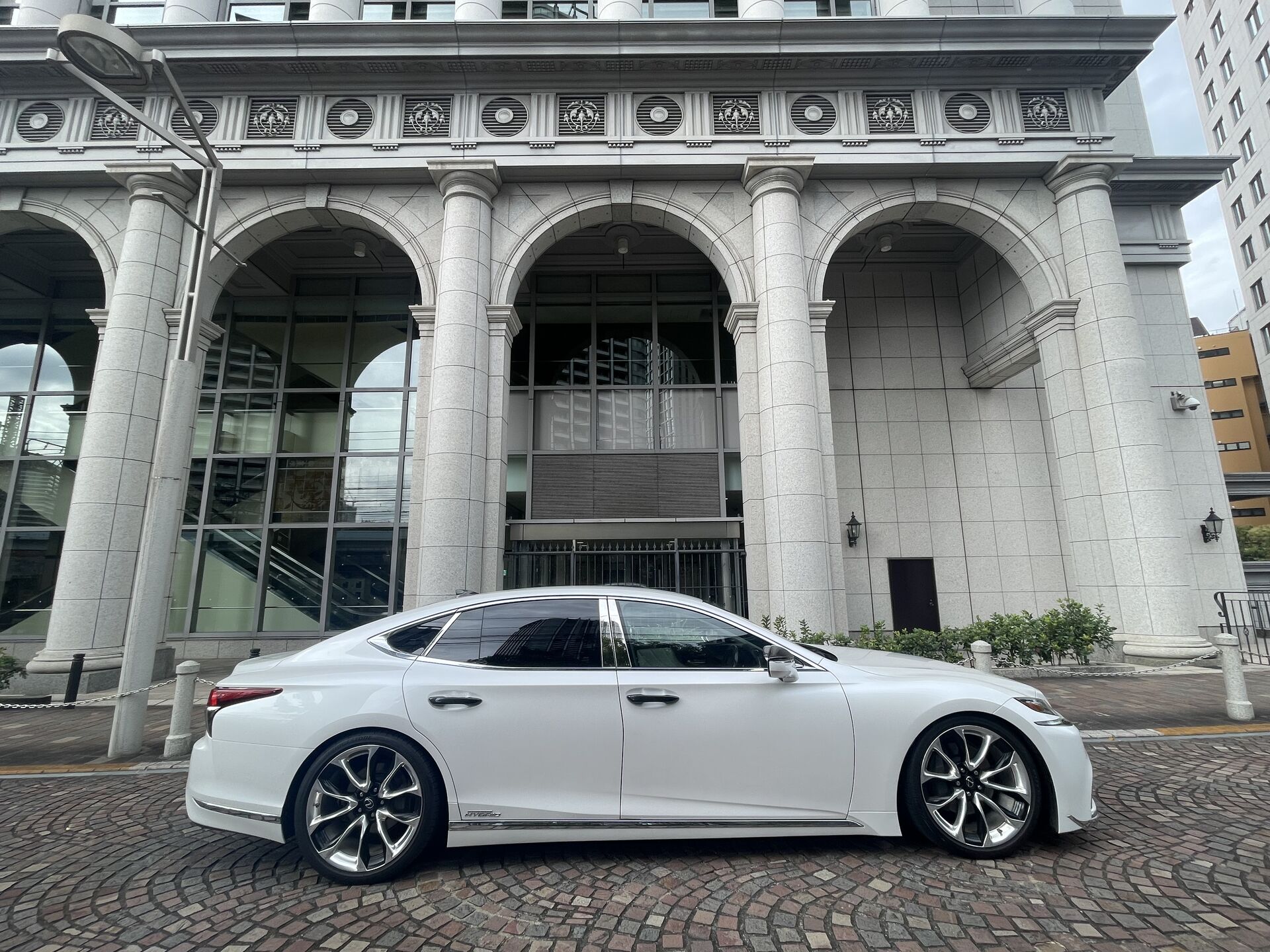 LEXUS　LS500ｈ