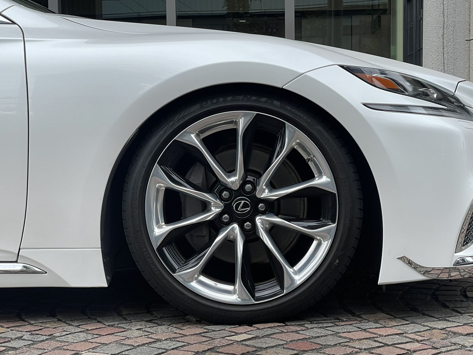 LEXUS　LS500ｈ
