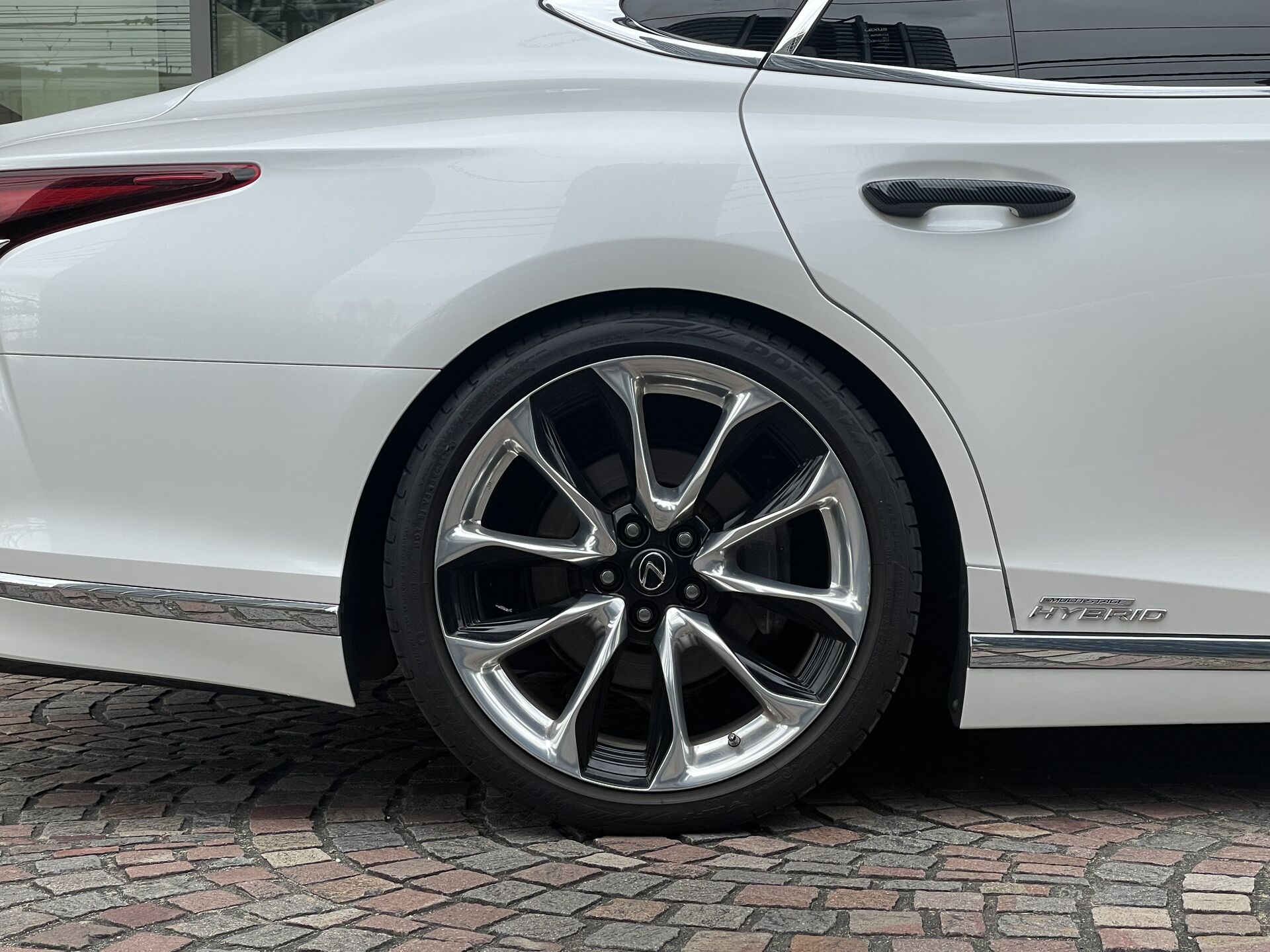 LEXUS　LS500ｈ