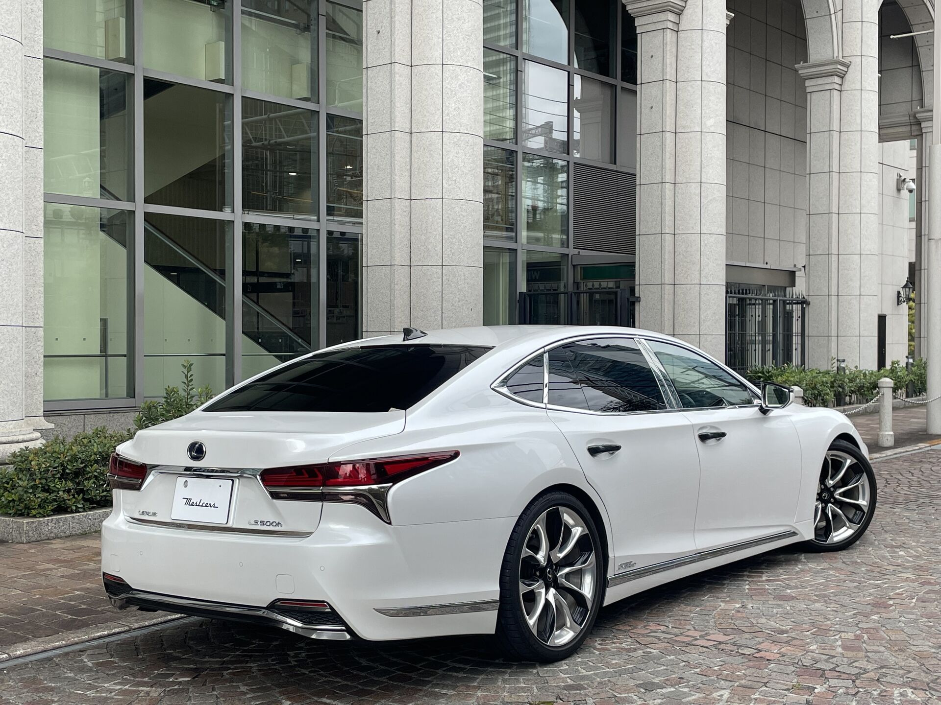 LEXUS　LS500ｈ