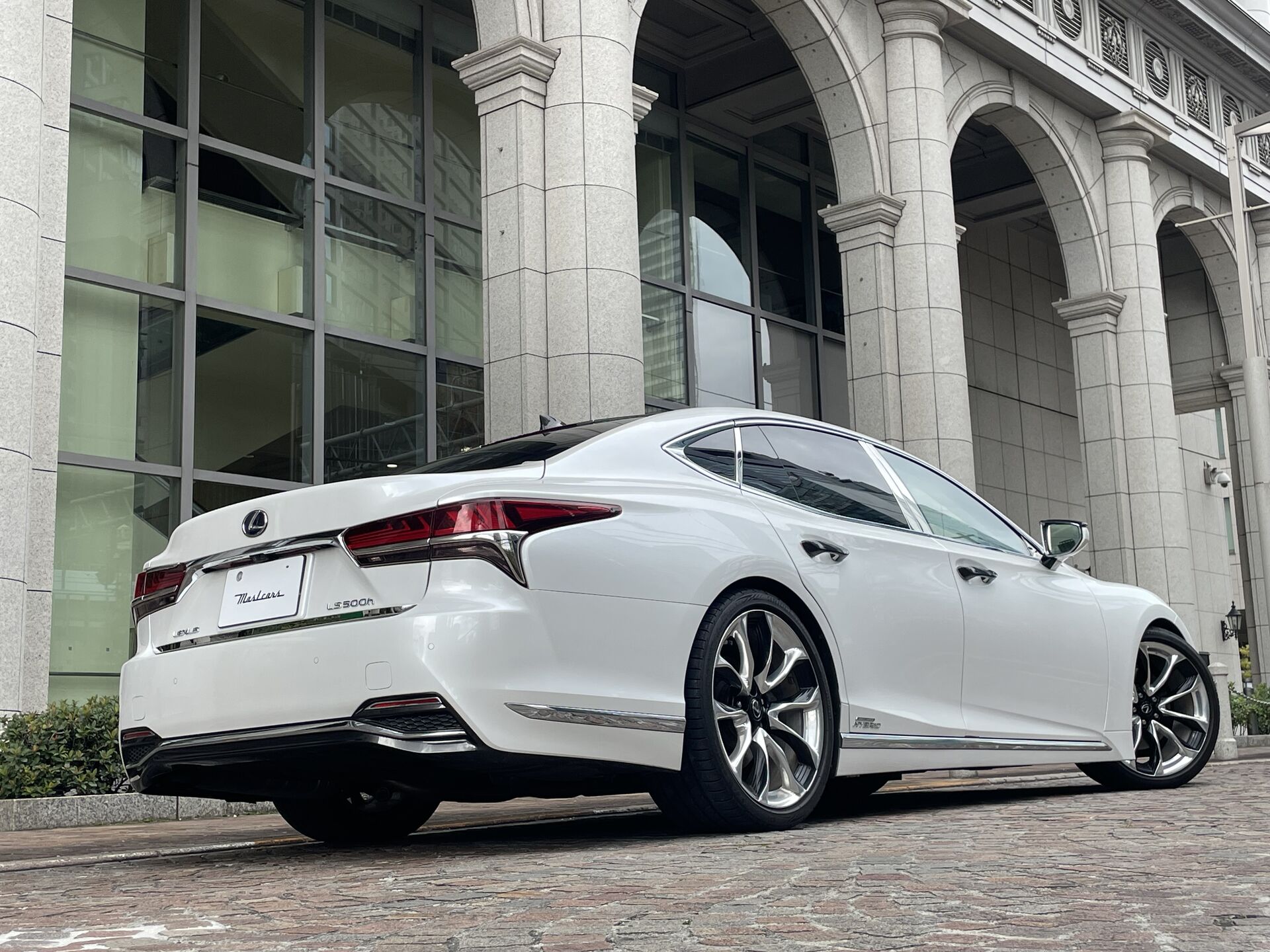 LEXUS　LS500ｈ