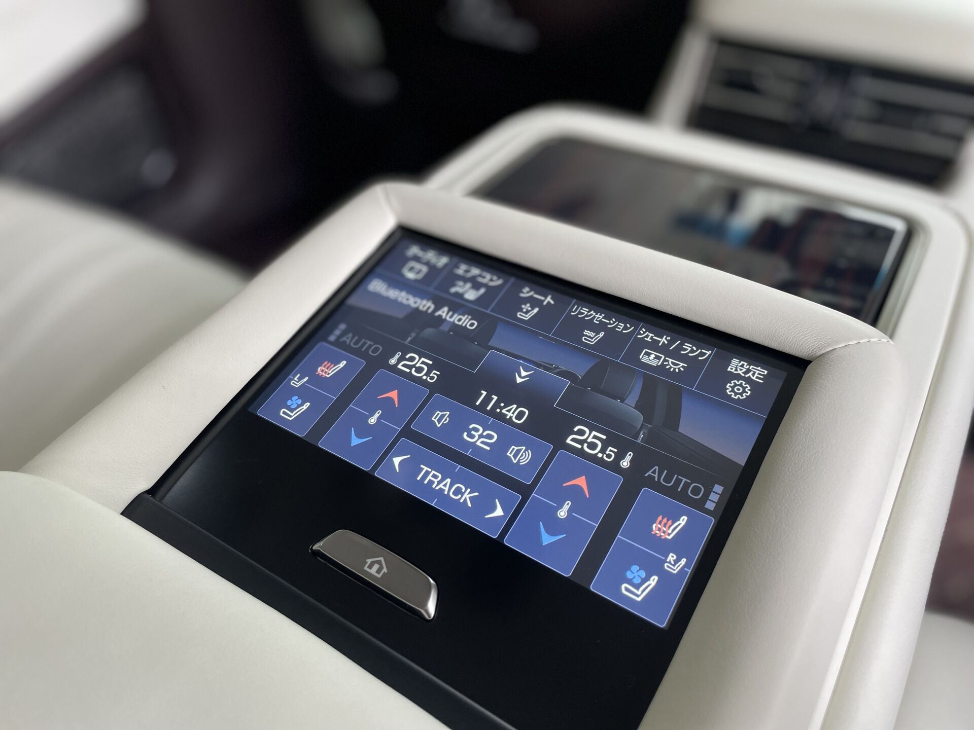 LEXUS　LS500ｈ