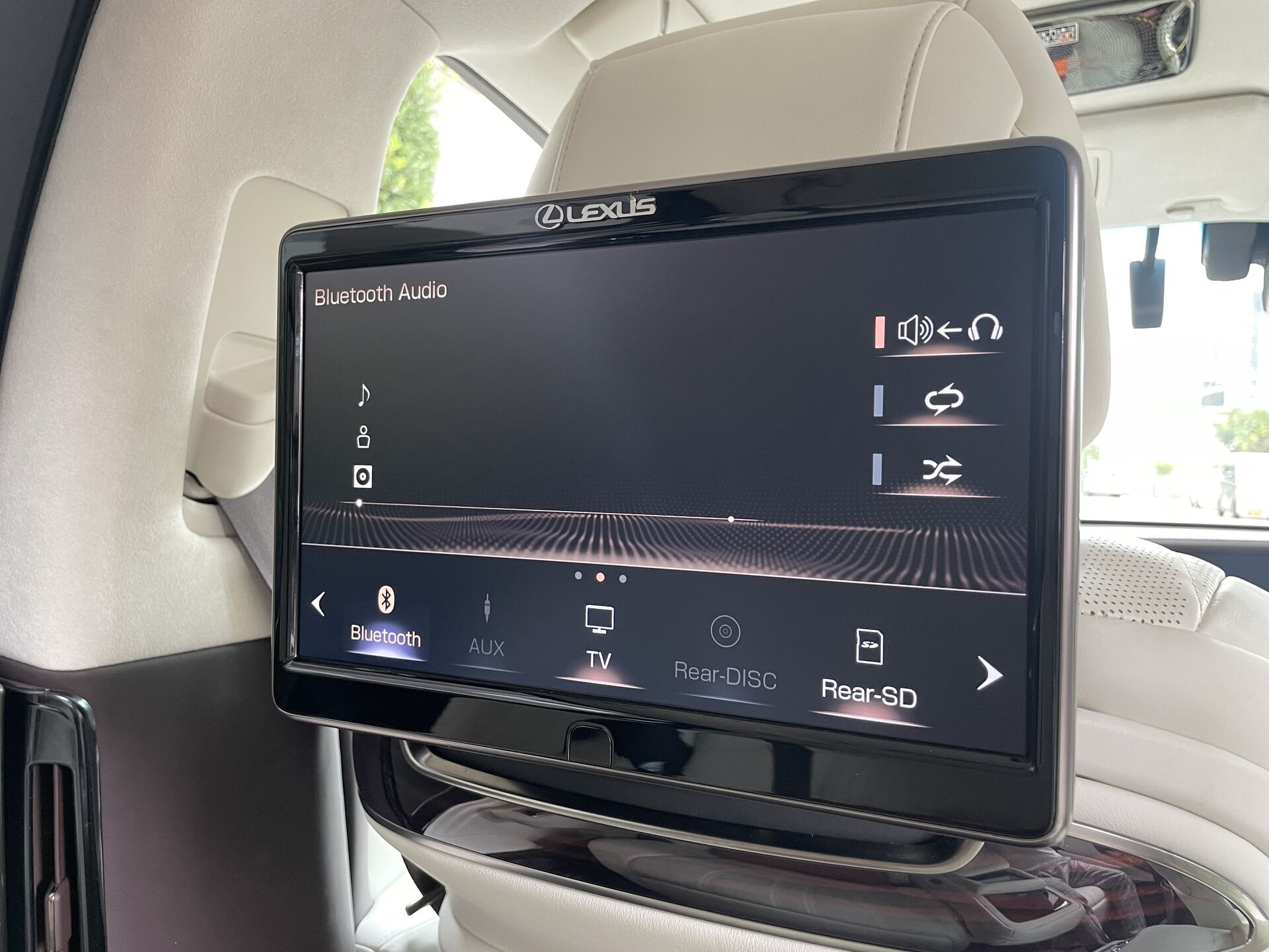 LEXUS　LS500ｈ
